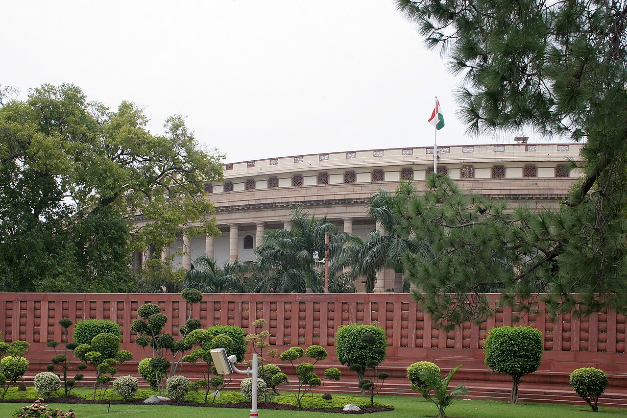योगी आदित्यनाथ विरोधी दल विवाद - 2